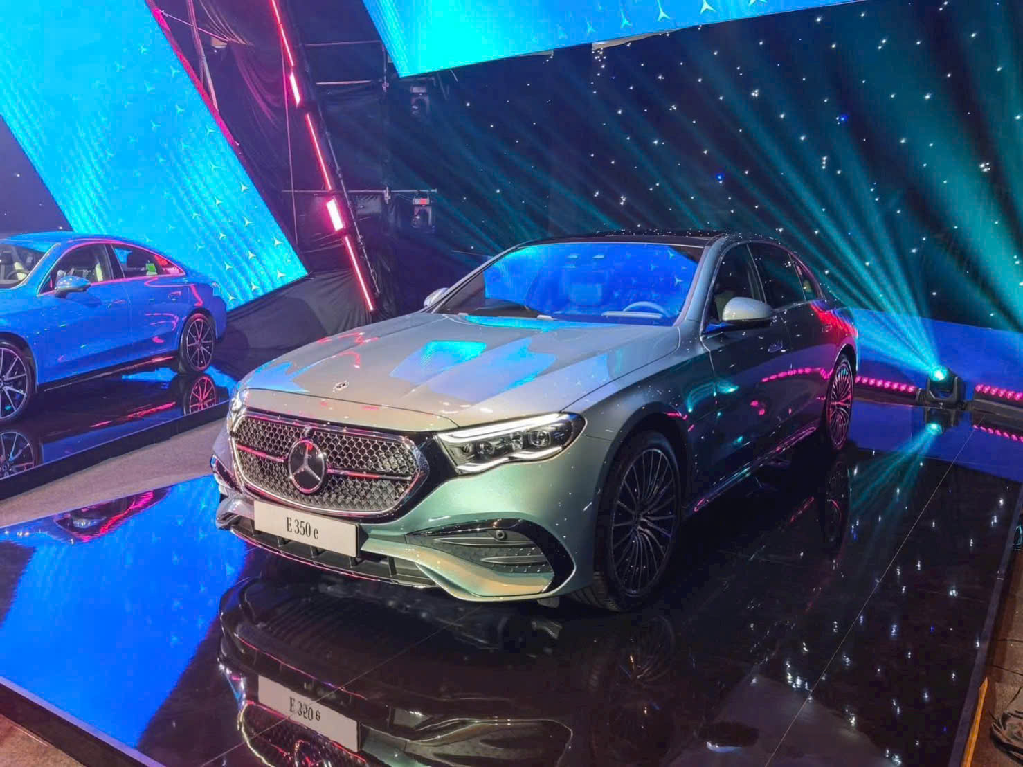 Mercedes-Benz E 350 e tại The Icons, Electrified