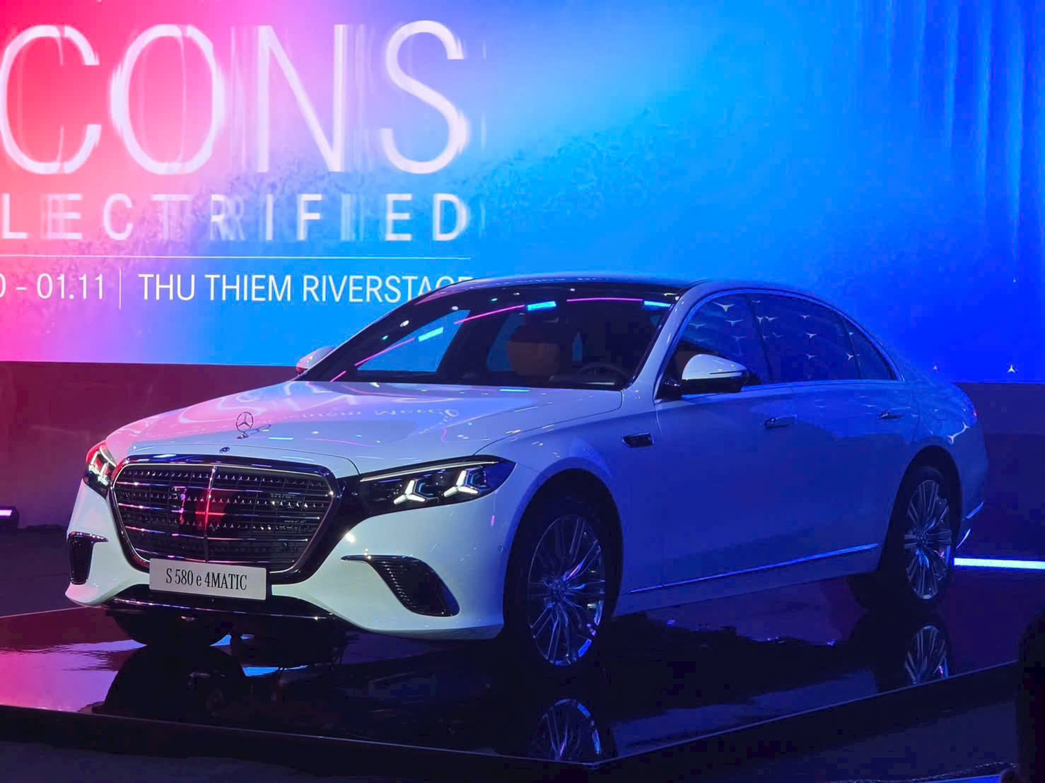 Mercedes-Benz S 580 e 4MATIC trưng bày tại sự kiện The Icons, Electrified ở Thu Thiem Riverstage