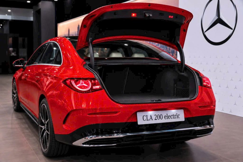 Khoang hành lý sau của Mercedes CLA 200 electric